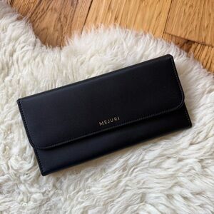 Mejuri Elegant Black Wallet